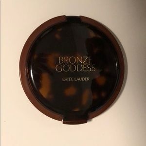Estée Lauder bronzer.